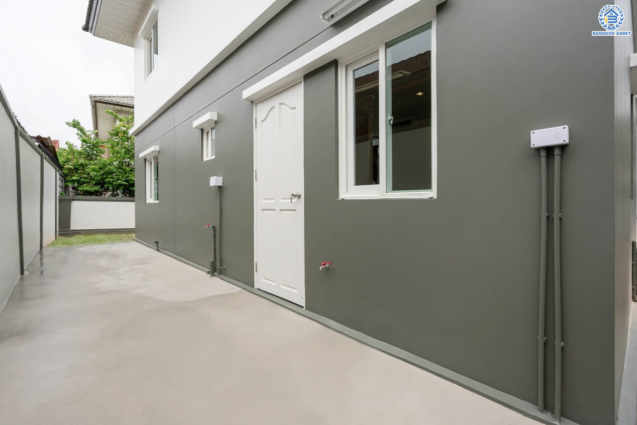 บ้านมือสองตกแต่งใหม่ ม.พฤกษาวิลเลจ11 ท่าอิฐ เนื้อที่ 52.5 ตร.ว. ฟังก์ชันพร้อม 3 ห้องนอน 2 ห้องน้ำ 1 ห้องอเนกประสงค์ จอดรถได้ 1 คัน บนทำเลศักยภาพ เข้า-ออกได้ทั้ง ถนนรัตนาธิเบศร์ และถนนราชพฤกษ์ ใกล้รถไฟฟ้าสายสีม่วง "สถานีบางรักน้อยท่าอิฐ"